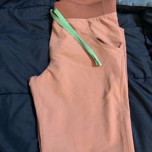 Mauve figs small kade cargo scrub pants-never worn!